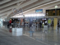 EL CORREO DIGITAL Las esculturas de Aitor Urdangarin 'toman' el aeropuerto